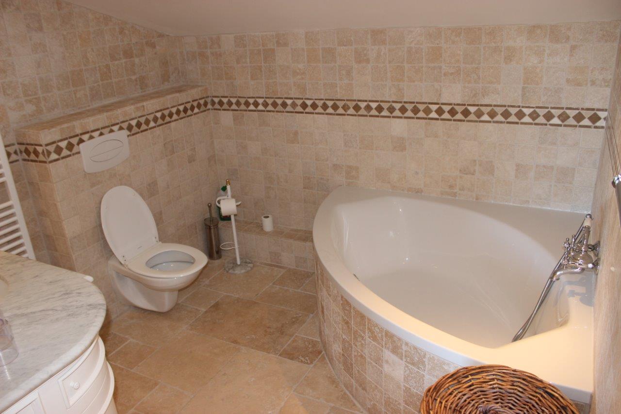 Bathroom 2nd floor.jpg