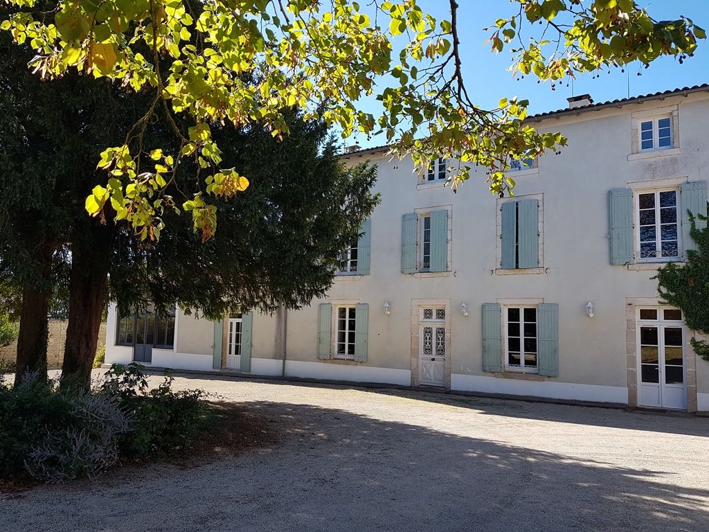 **FACADE COURT.jpg