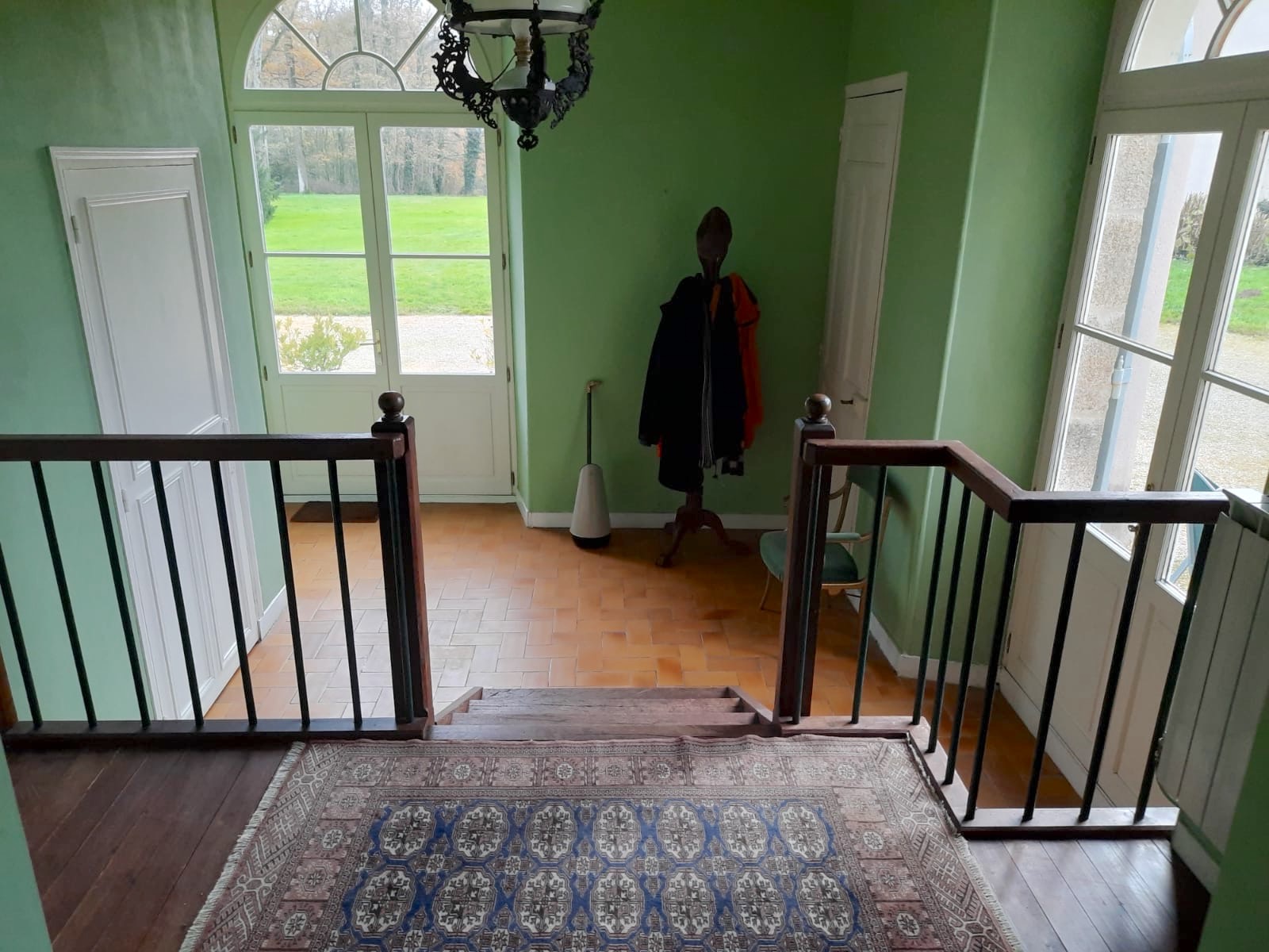 Side entrance hall.jpg