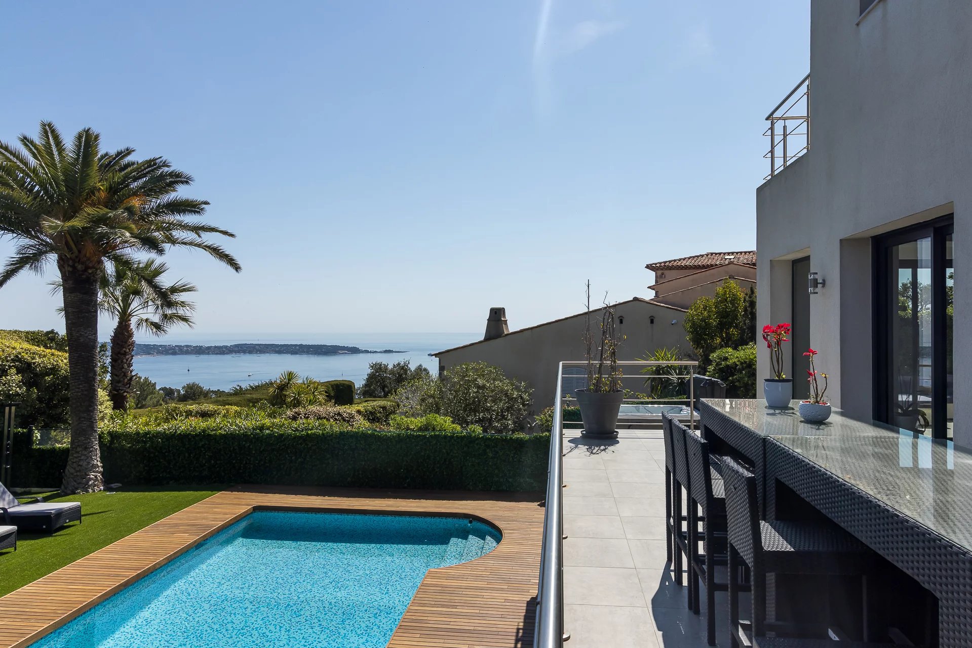 Pool 3-6884611-Zingraf.jpg