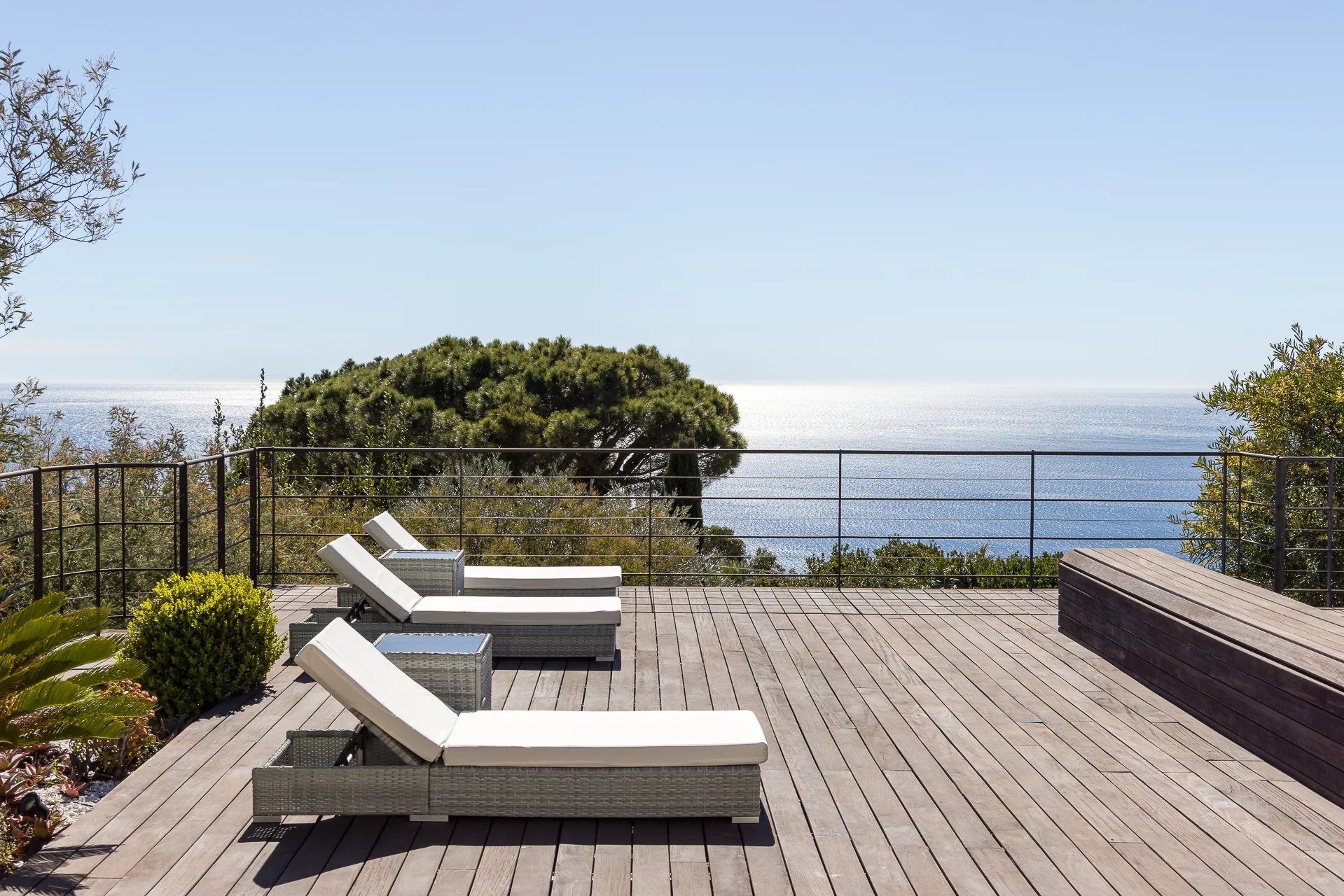 Lounging ute-8123064-Zingraf.jpg