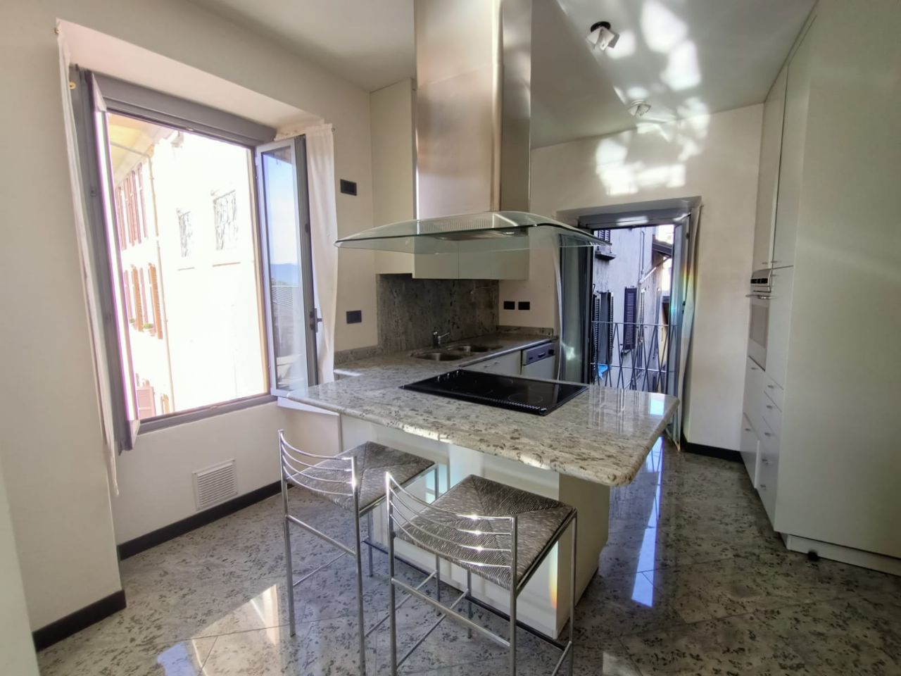 verbania-intra-appartamento-vista-lago-centro-balcone-45755b.jpg