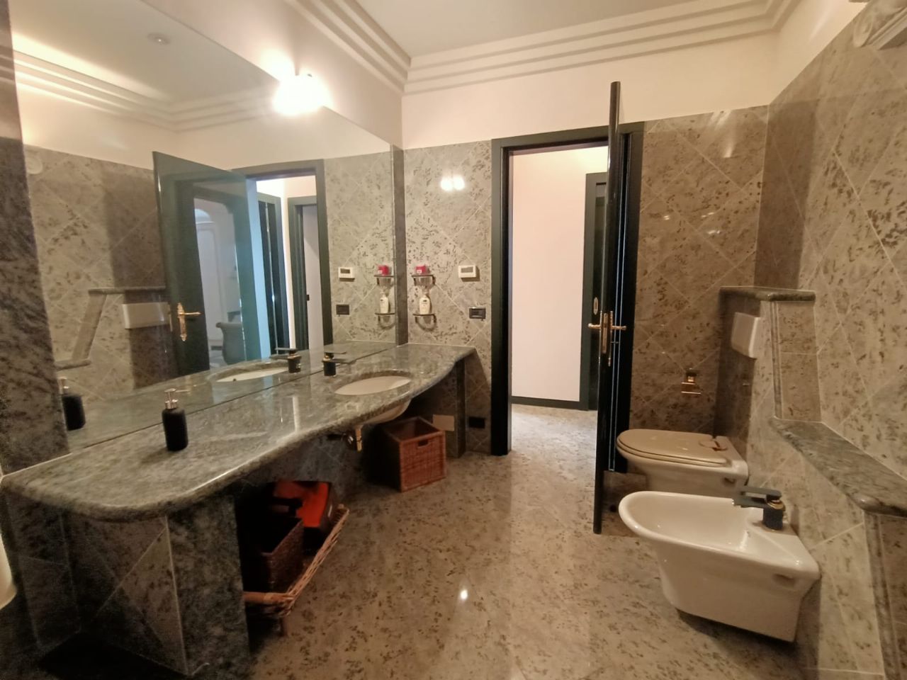 verbania-intra-appartamento-vista-lago-centro-balcone-45764b.jpg