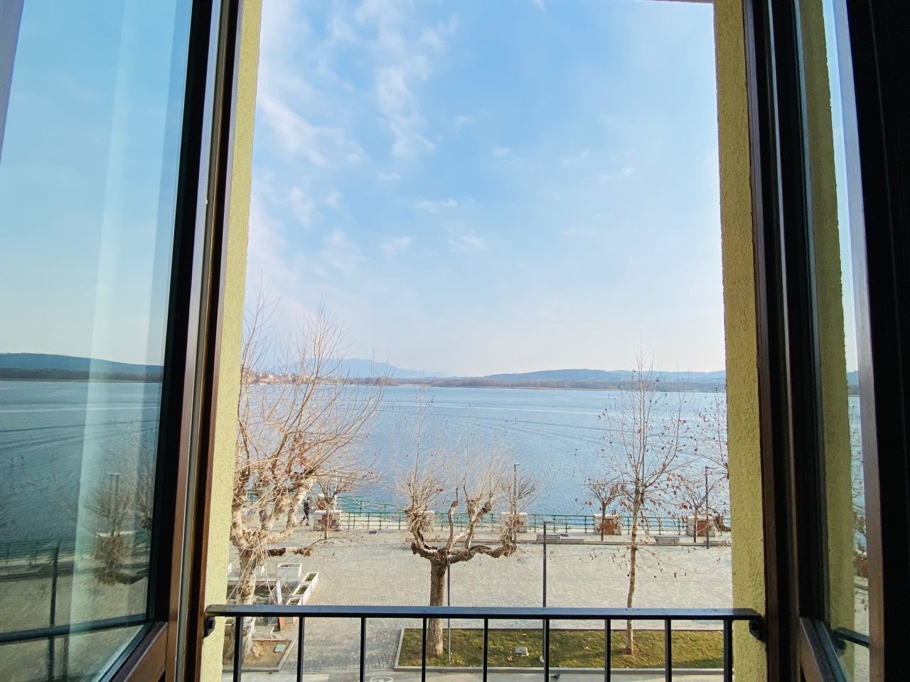 arona-appartamento-vista-lago-centro-balcone-60894b.jpg