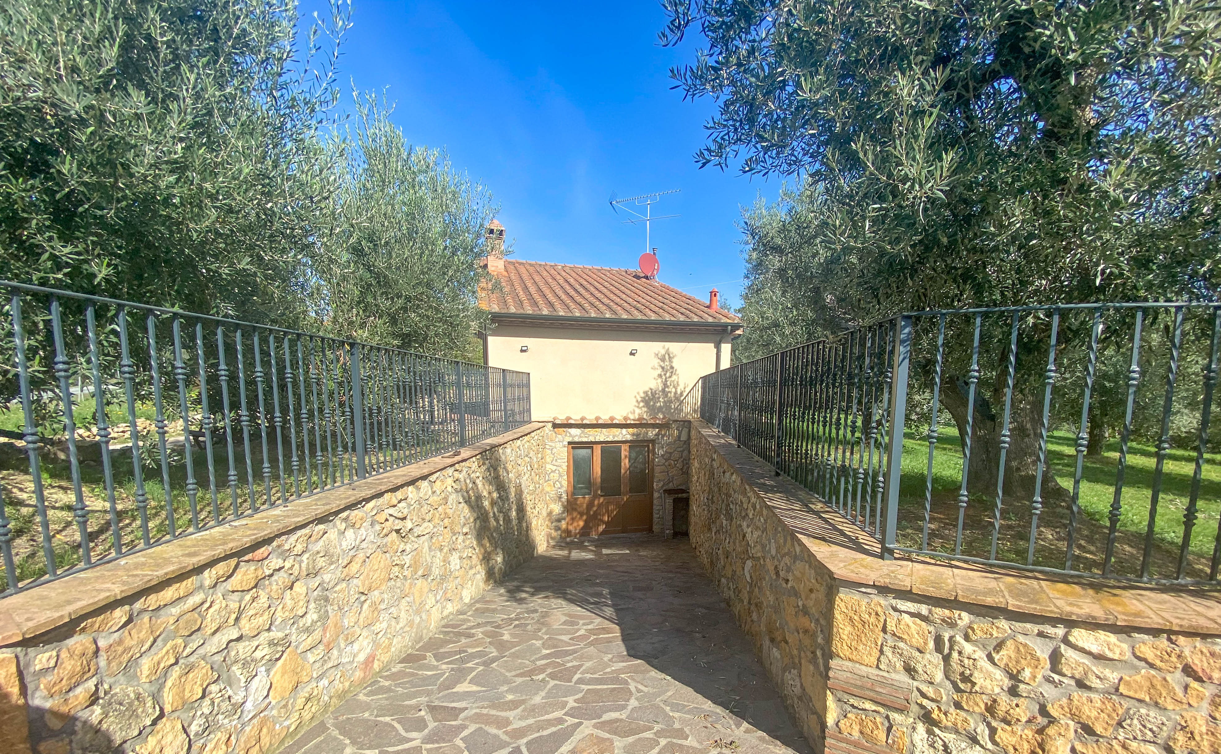 property45c1781e5333fe9c0f88fc530fd1fb5b16.jpg