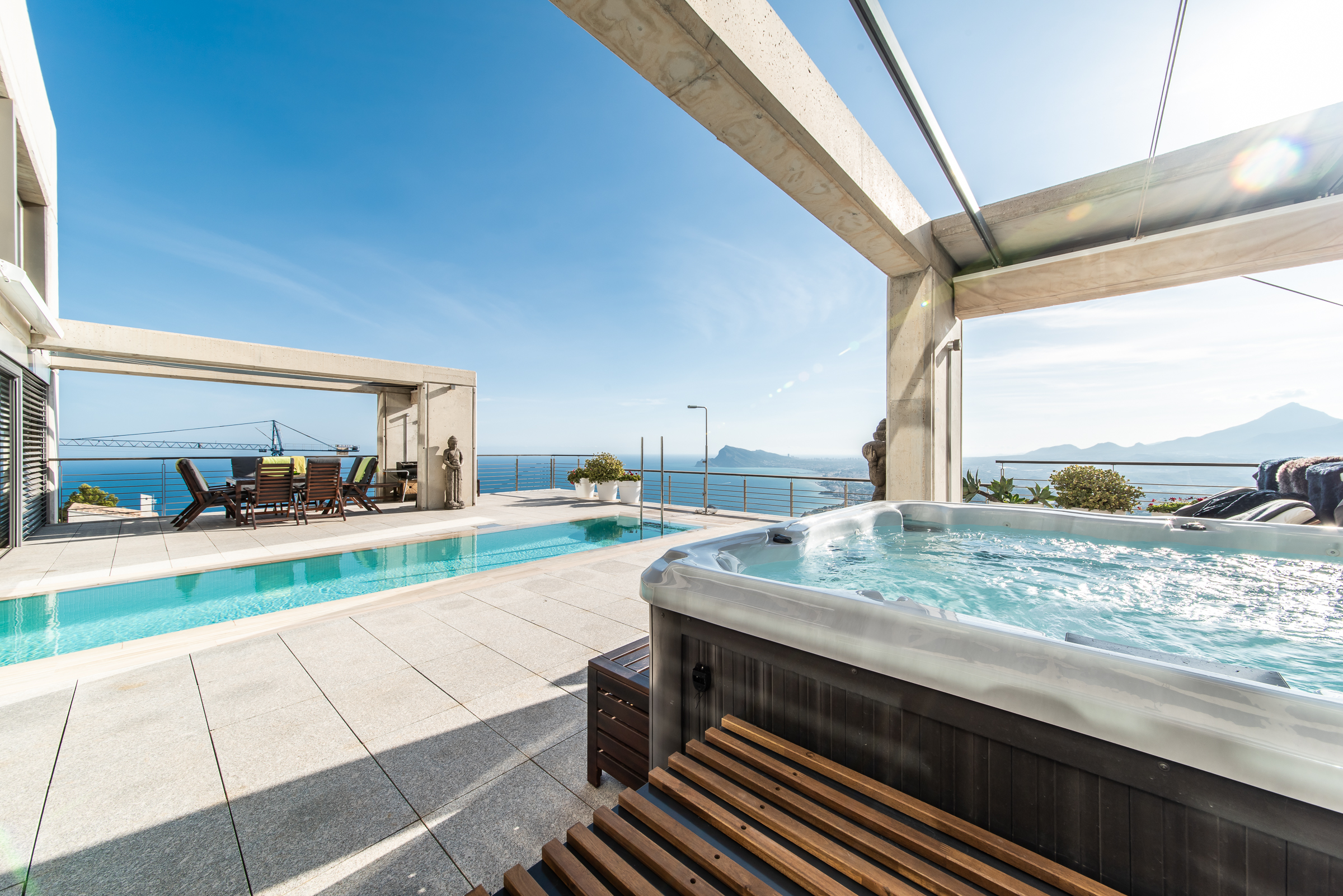 pool og jacuzzi.jpg