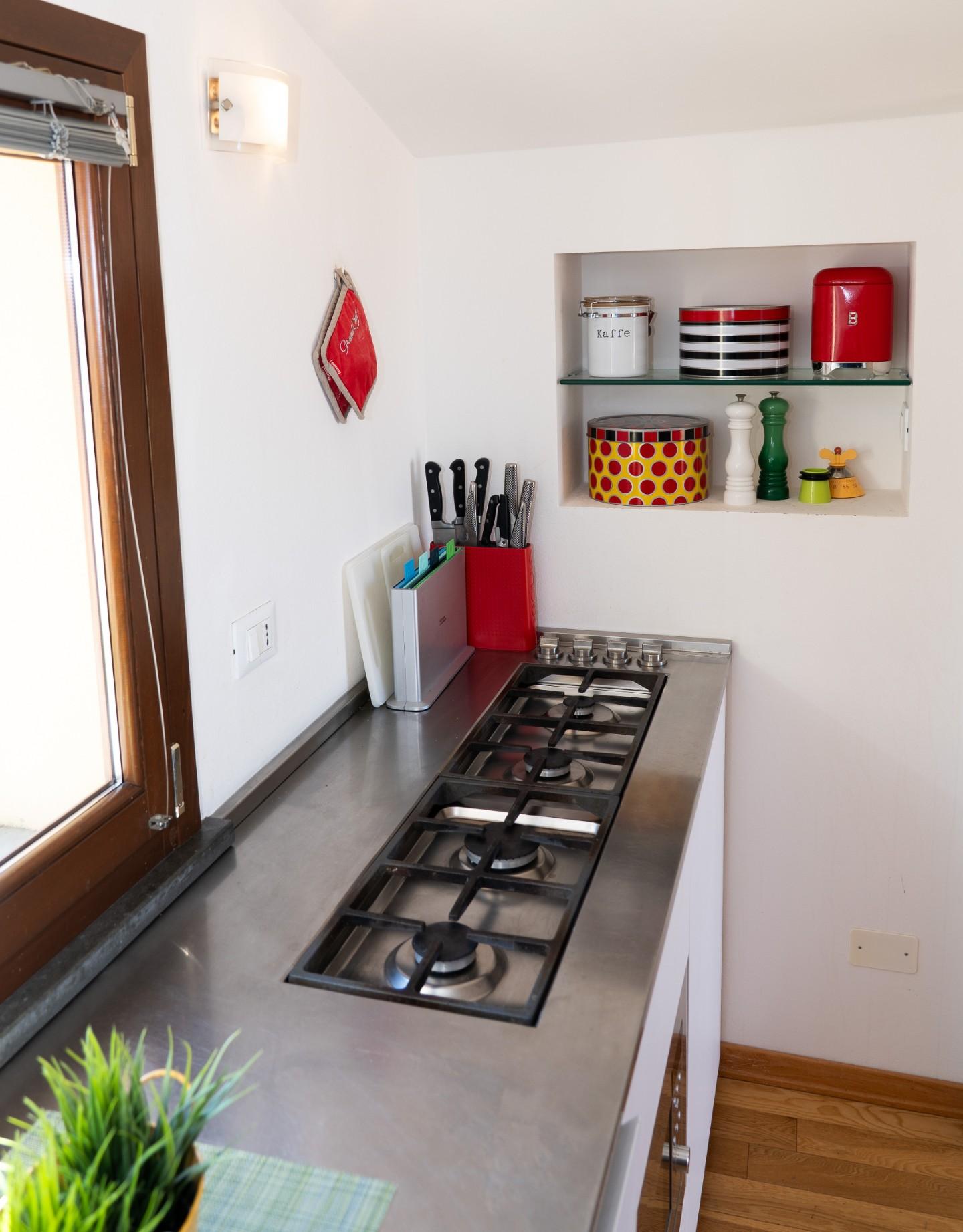1352304-ax1nc82gjm.jpg