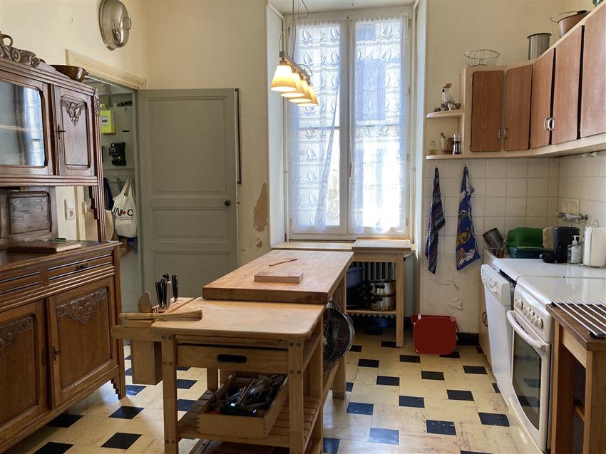 2 KITCHEN1.jpg