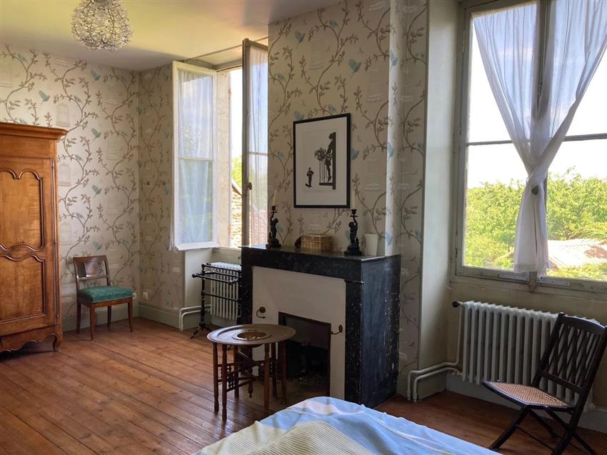 8 BED1.jpg