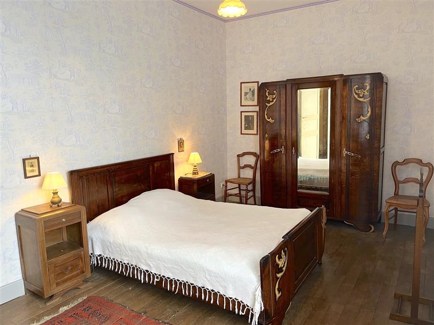 12 BED3.jpg