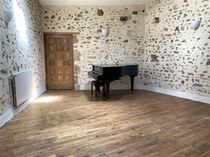 14 GRAND PIANO.jpg