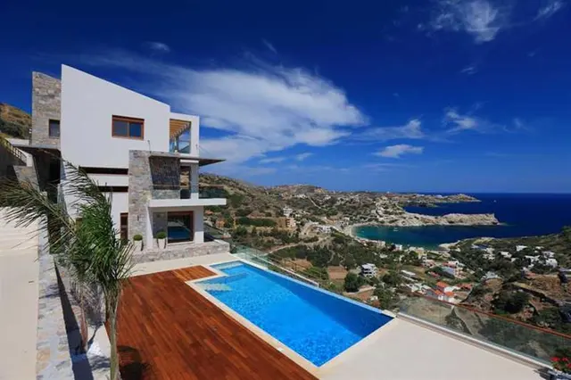 Kreta | Moderne og lekker villa med 6 soverom og panorama sjøutsikt