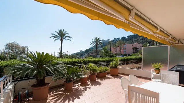 Roquebrune-Cap-Martin | Lekker leilighet ved havet med stor og solrik terrasse og fantastisk utsikt