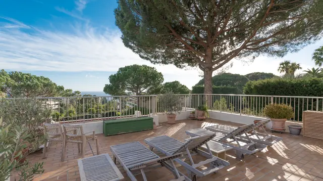2-bedroom apartment in Cannes, France