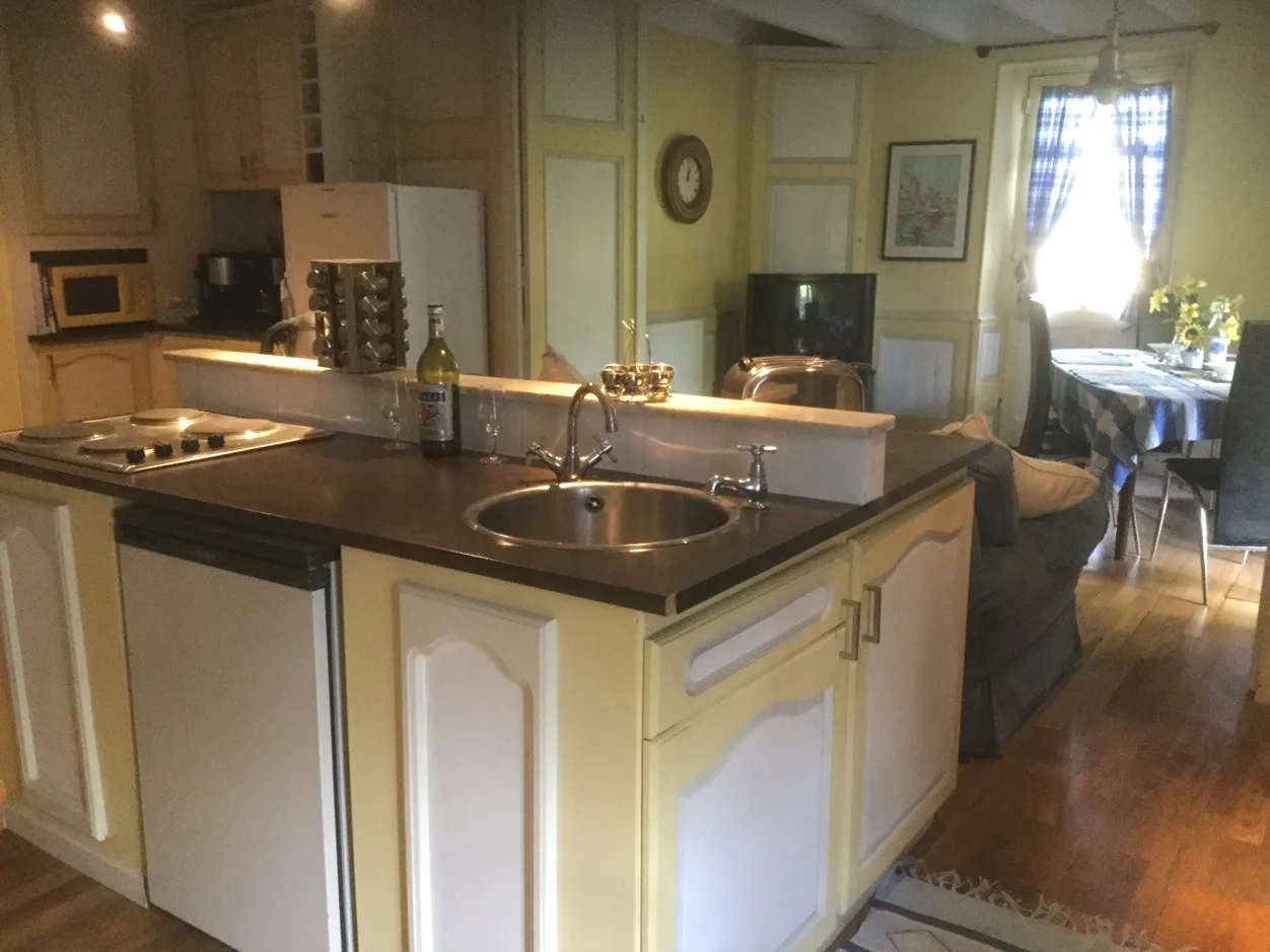 099 Kitchen gite.jpg