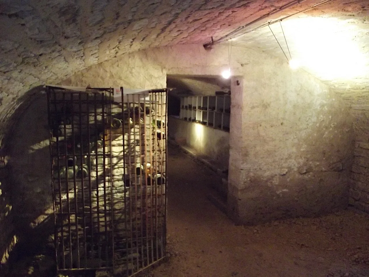 *Vaulted cave1.jpg