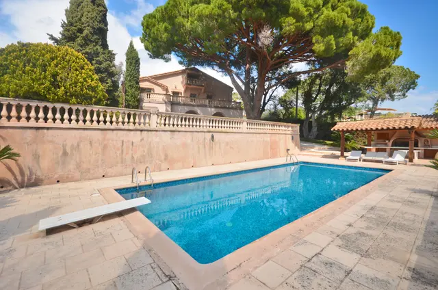 Cannes | Stor flott villa med åtte soverom og sjøutsikt