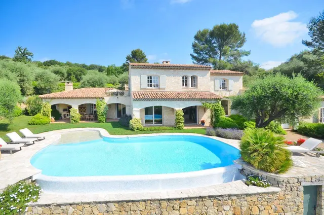 4-bedroom villa in Le Rouret, France