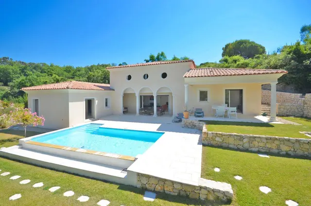 4-bedroom villa in Chateauneuf-Grasse, France