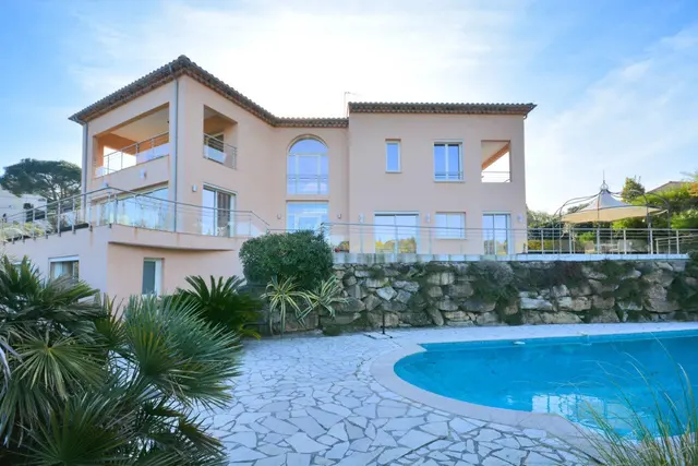 5-bedroom villa in Cannes, France