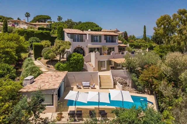Cannes | Stor karakteristisk villa med solrike terrasser og svømmebasseng