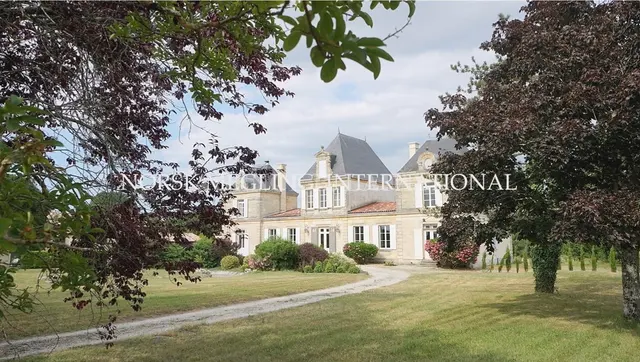 5-bedroom château in Bordeaux, France