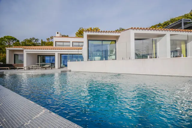 Sainte maxime | Moderne villa med fantastisk beliggenhet og panoramautsikt