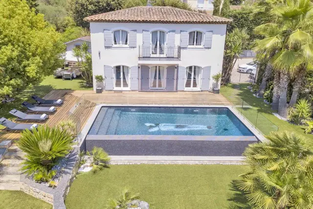 Valbonne | Nyrenovert villa med tre soverom og svømmebasseng