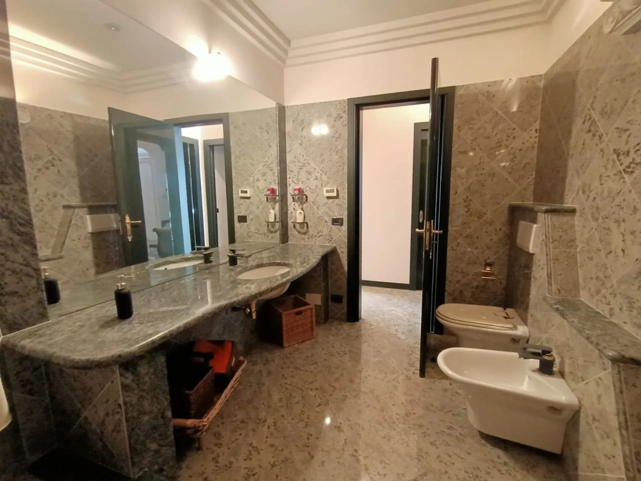 verbania-intra-appartamento-vista-lago-centro-balcone-45764b.jpg