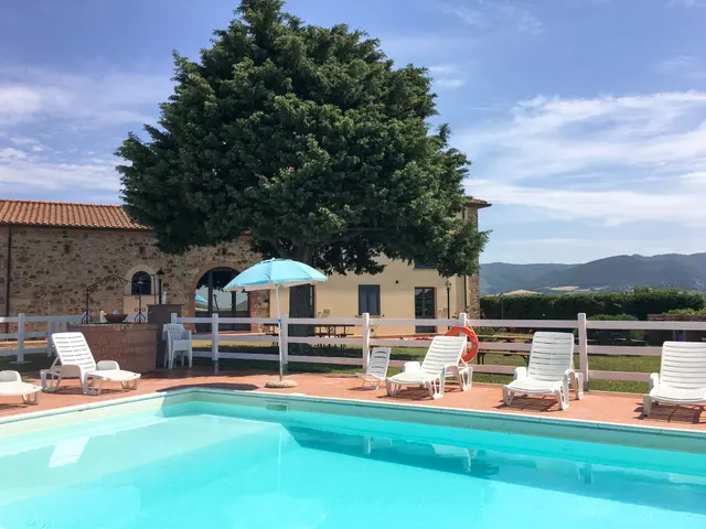 6-bedroom townhouse in Montescudaio, Italy