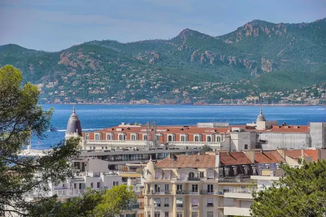 2-bedroom apartment in Cannes, France