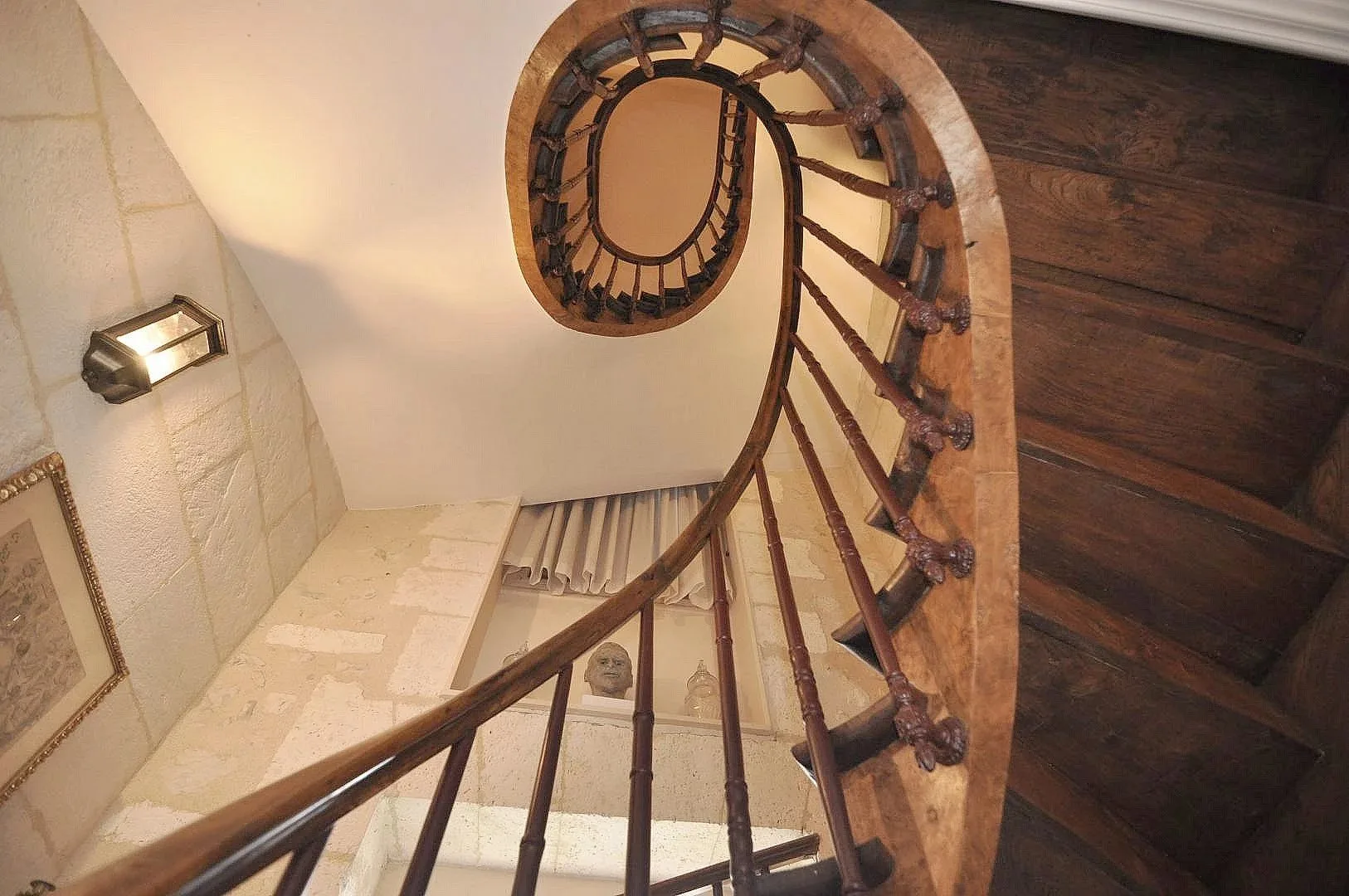 15 Stairwell 2.jpg