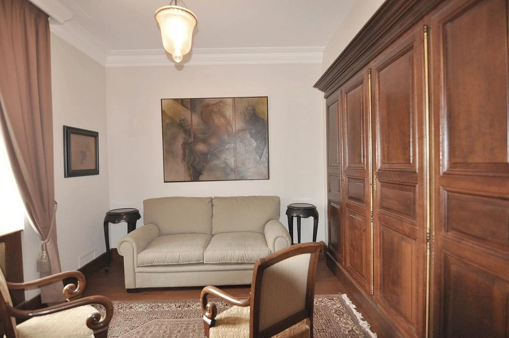 13b Salon 1 bedroom.jpg