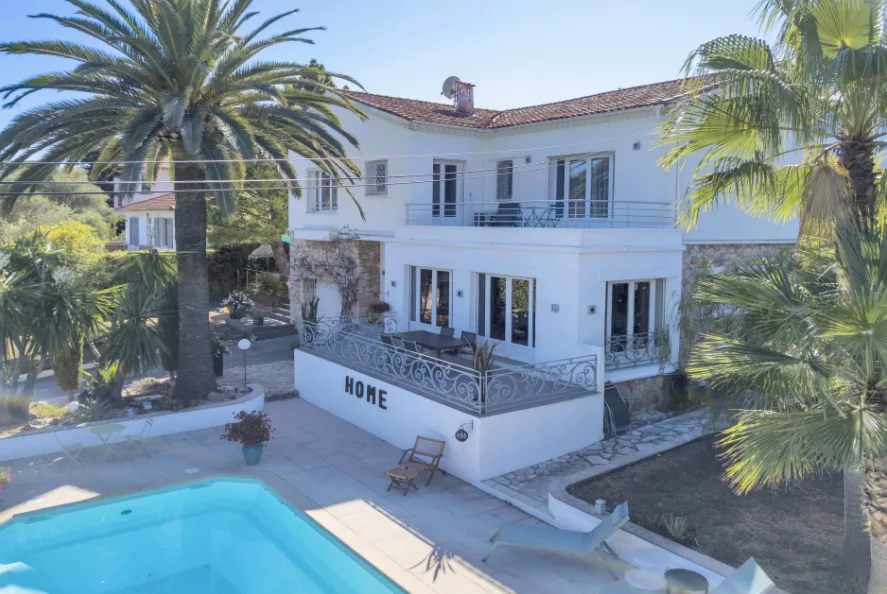 Bienvenue 15708 Ute m pool.png