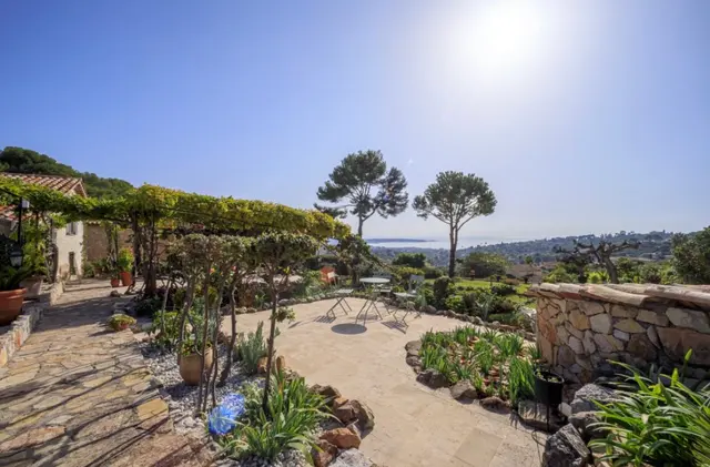 6-bedroom villa in Antibes, France