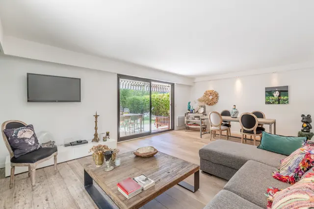2-bedroom apartment in Cannes, France