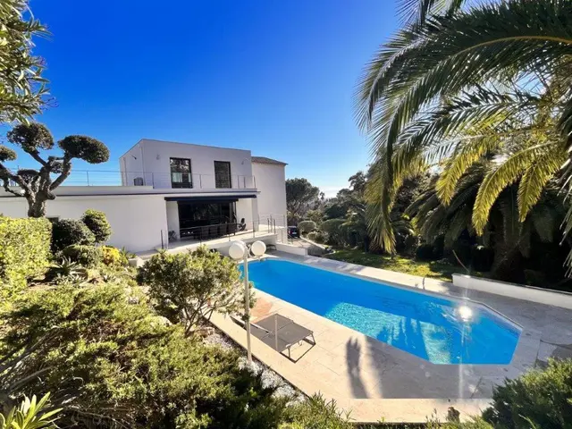 5-bedroom villa in St. Aygulf, France