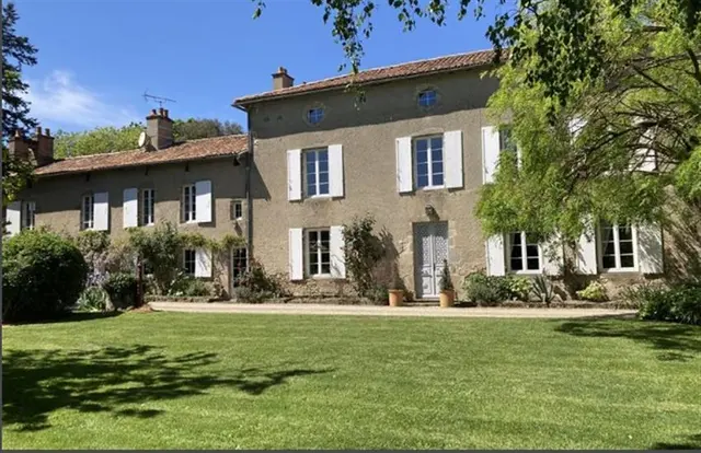 6-bedroom villa in Parthenay, France