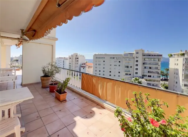 2-bedroom apartment in Cannes, France
