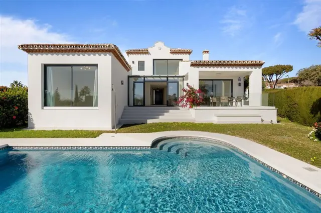 Costa del Sol | Elviria | Villa med havutsikt | Attraktiv beliggenhet