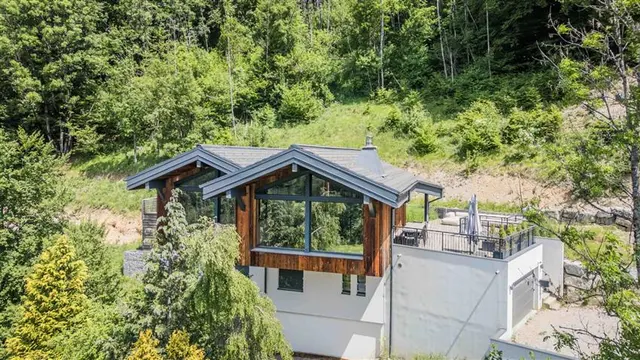 Morzine/ Montriond, De franske Alpene | Lyst og lekkert chalet med flott terrasse og spektakulær utsikt