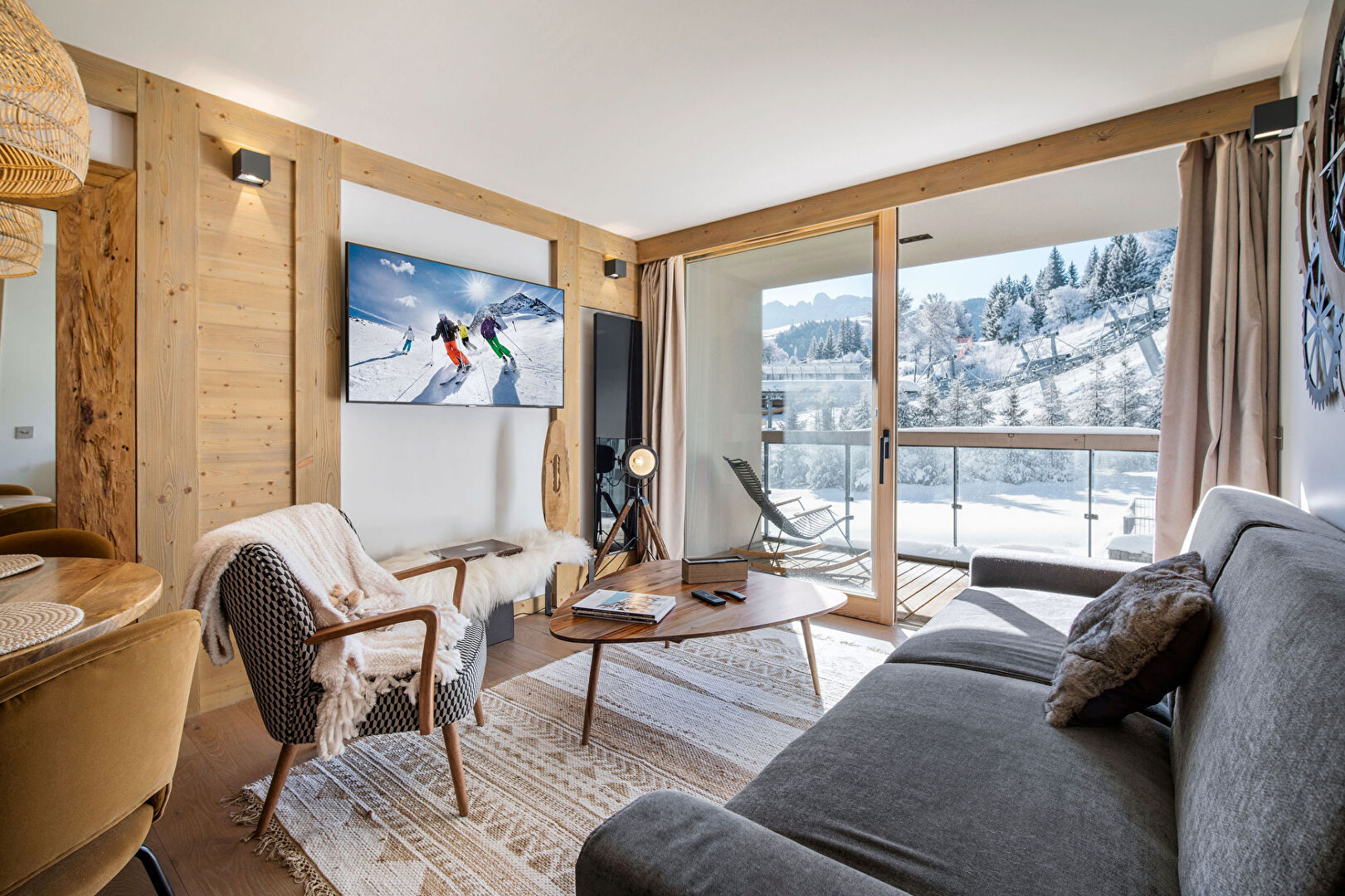 COURCHEVEL, DE FRANSKE ALPER - LEKKER LEILIGHET MED TERRASSE SENTRALT COURCHEVEL VILLAGE – bilde 1
