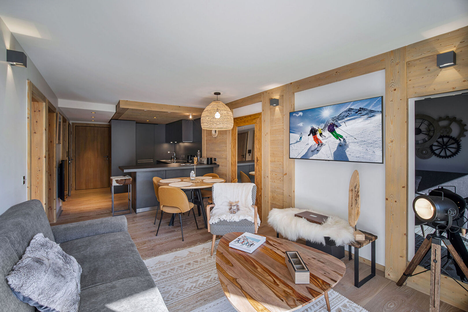 COURCHEVEL, DE FRANSKE ALPER - LEKKER LEILIGHET MED TERRASSE SENTRALT COURCHEVEL VILLAGE – bilde 2
