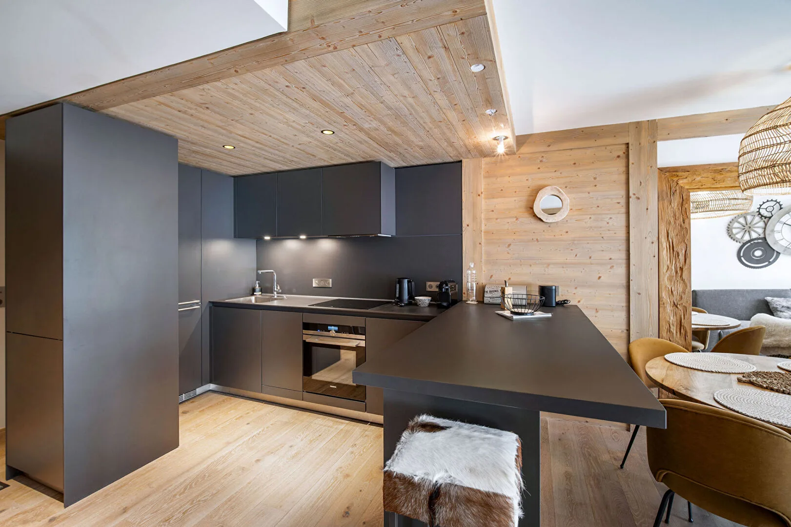COURCHEVEL, DE FRANSKE ALPER - LEKKER LEILIGHET MED TERRASSE SENTRALT COURCHEVEL VILLAGE – bilde 5