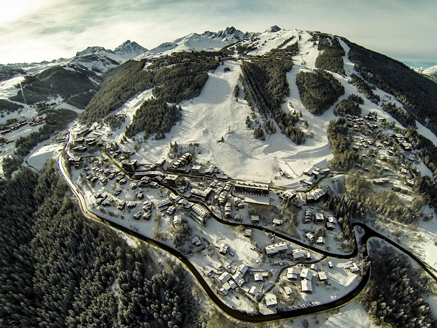 COURCHEVEL, DE FRANSKE ALPER - LEKKER LEILIGHET MED TERRASSE SENTRALT COURCHEVEL VILLAGE – bilde 8