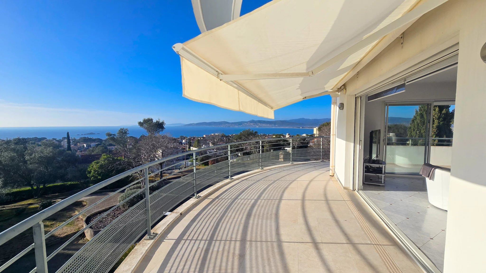 Saint Raphael - Penthouseleilighet med tre soverom og panoramautsikt – bilde 3