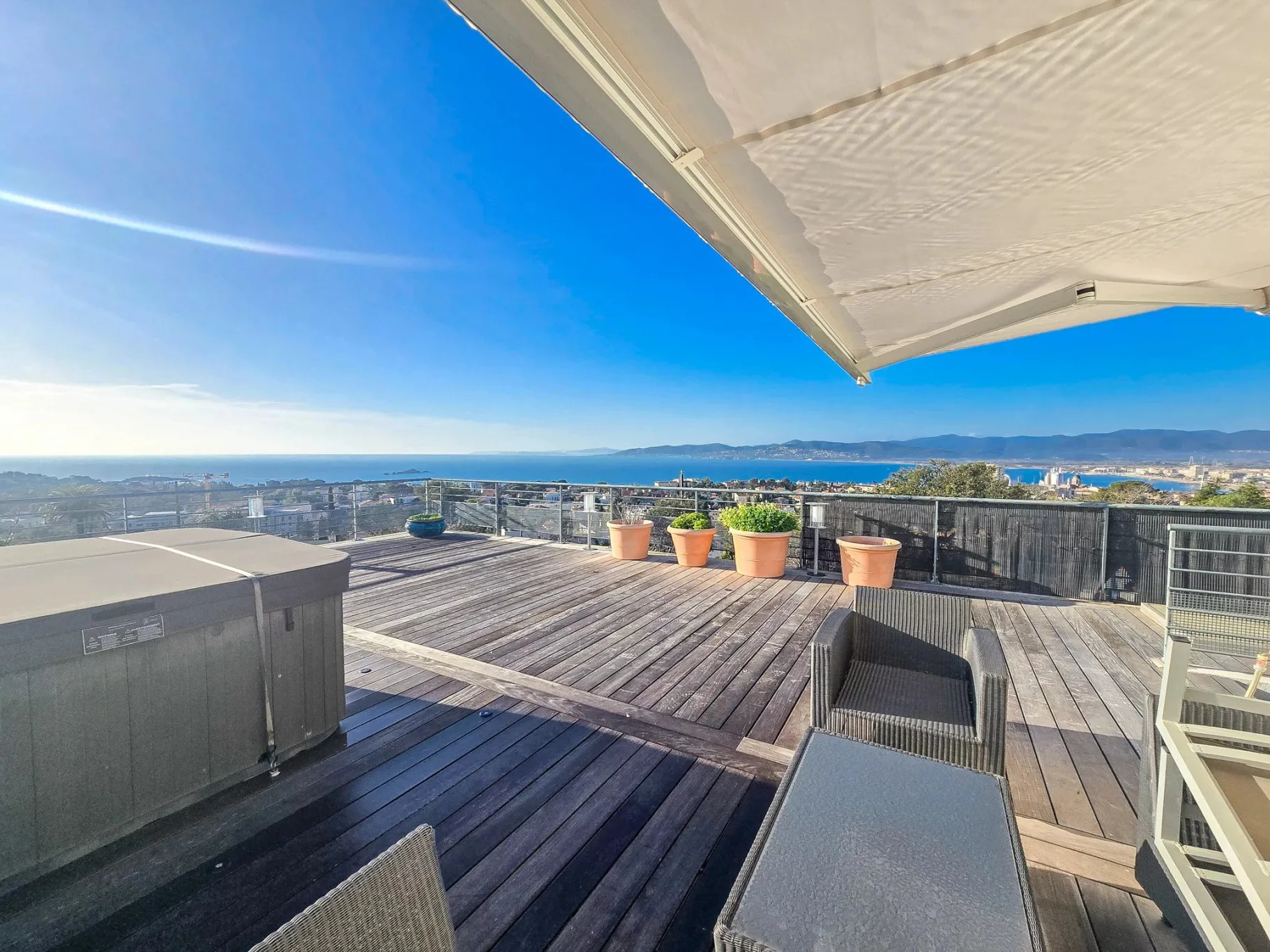 Saint Raphael - Penthouseleilighet med tre soverom og panoramautsikt – bilde 23
