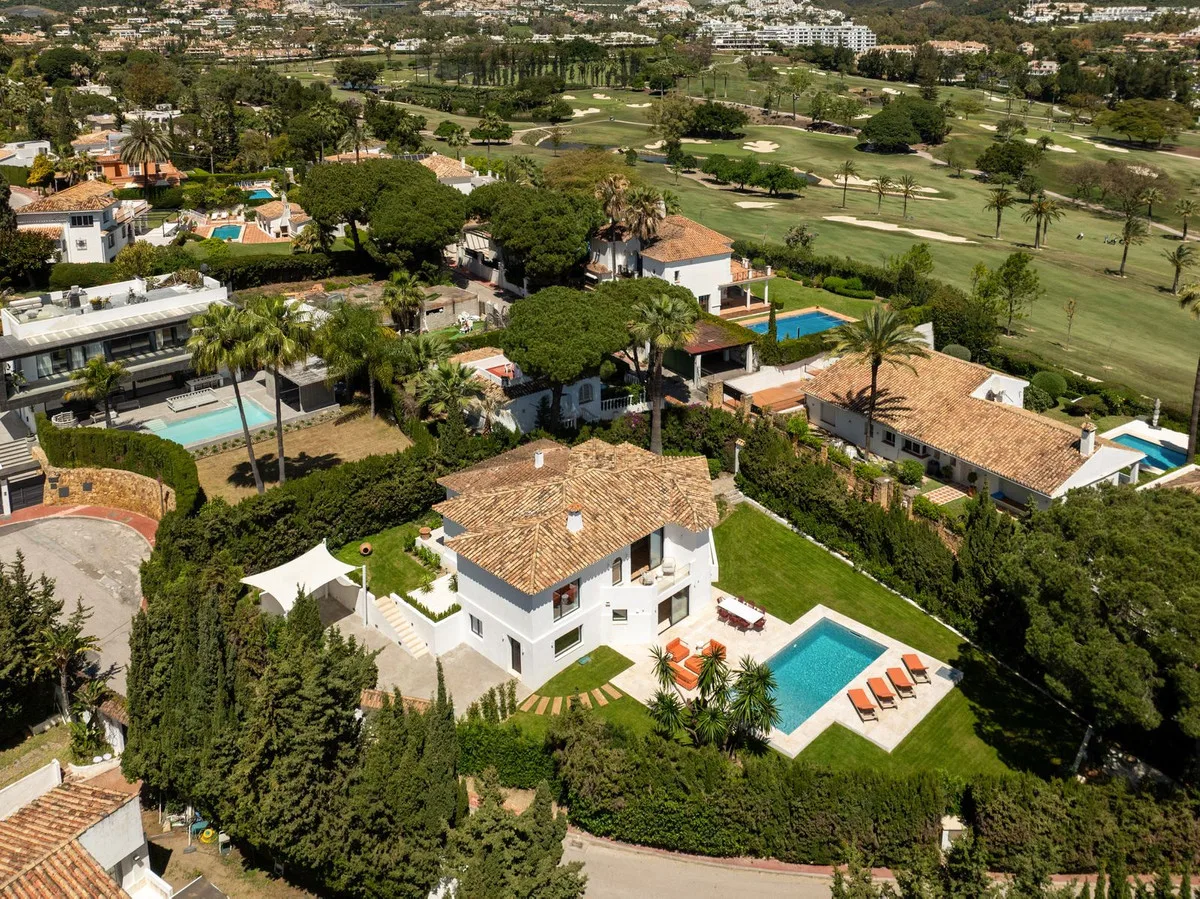 Costa del Sol - Nueva Andalucia - Moderne golfvilla i La Brisas med privat basseng – bilde 10