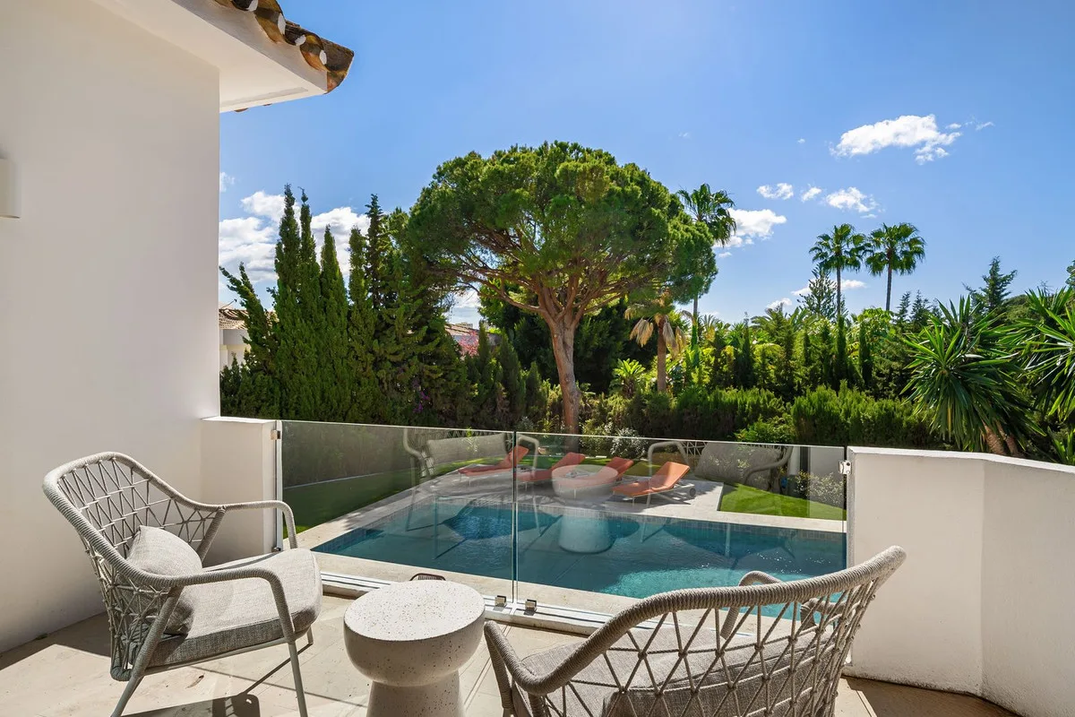 Costa del Sol - Nueva Andalucia - Moderne golfvilla i La Brisas med privat basseng – bilde 11