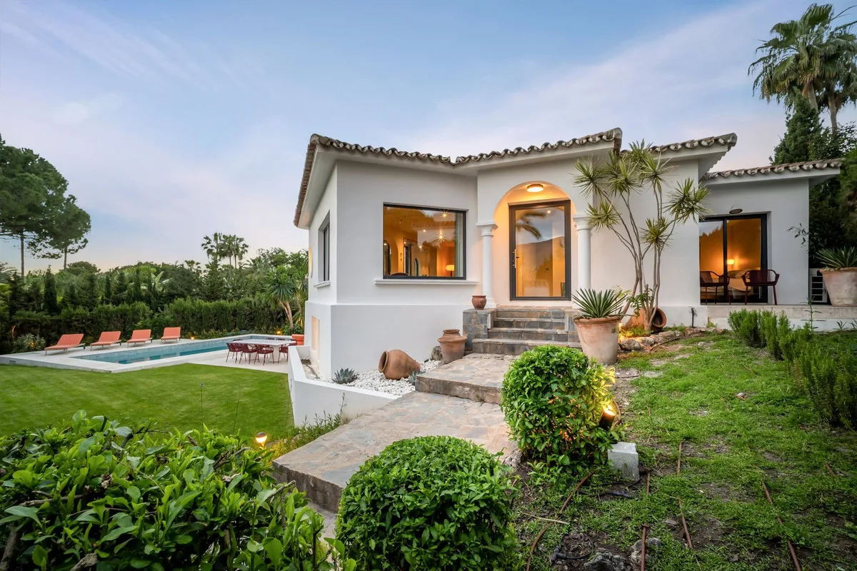 Costa del Sol - Nueva Andalucia - Moderne golfvilla i La Brisas med privat basseng – bilde 13